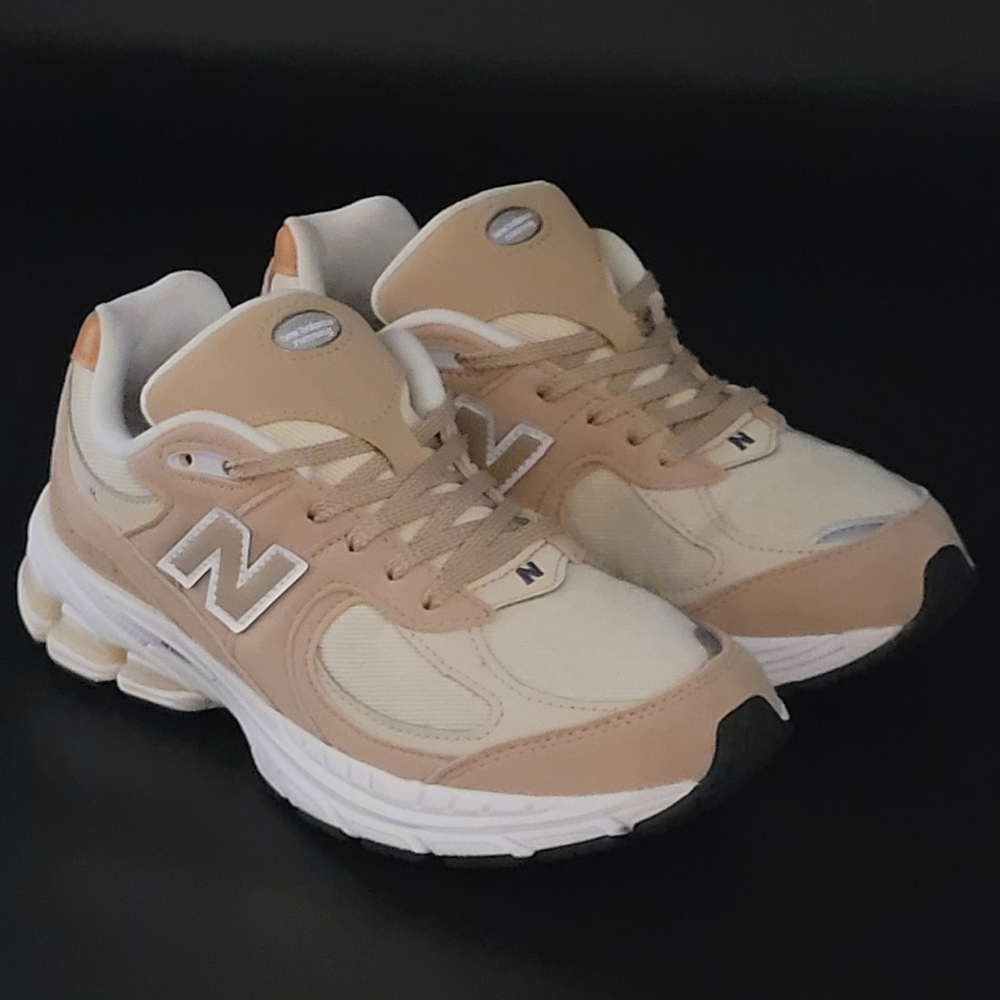 New Balance 2002R Incense Sandstone Youth Boys Size 5.5 GC2002EF, Used